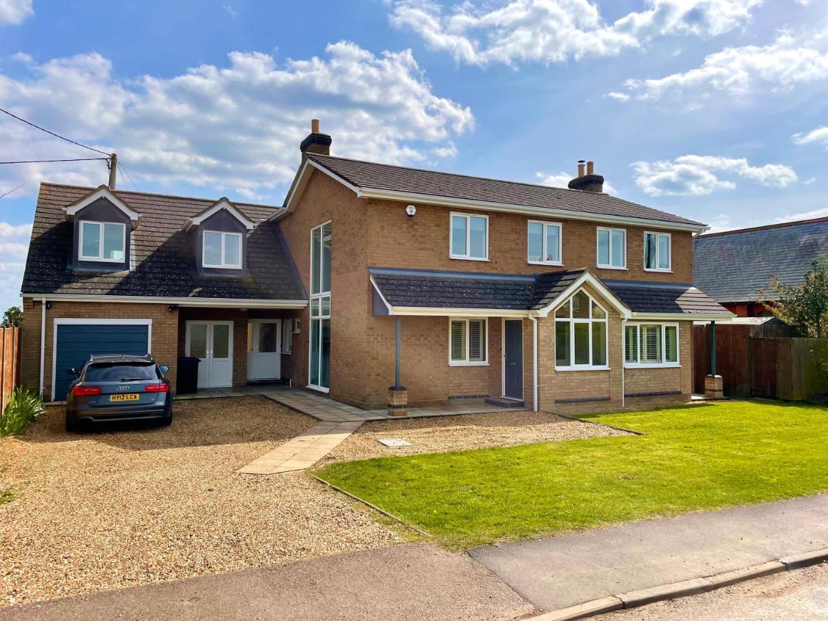 Executive Home With Plenty Of Room Ely Extérieur photo